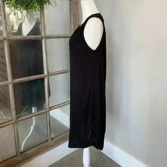 GAP V-Neck Sleeveless Dress - Picture 2 of 5